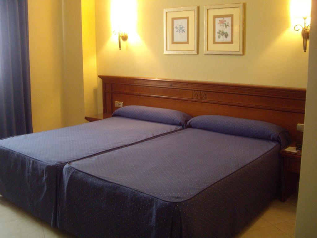 Hotel Manolo Mayo Los Palacios Y Villafranca Kamer foto