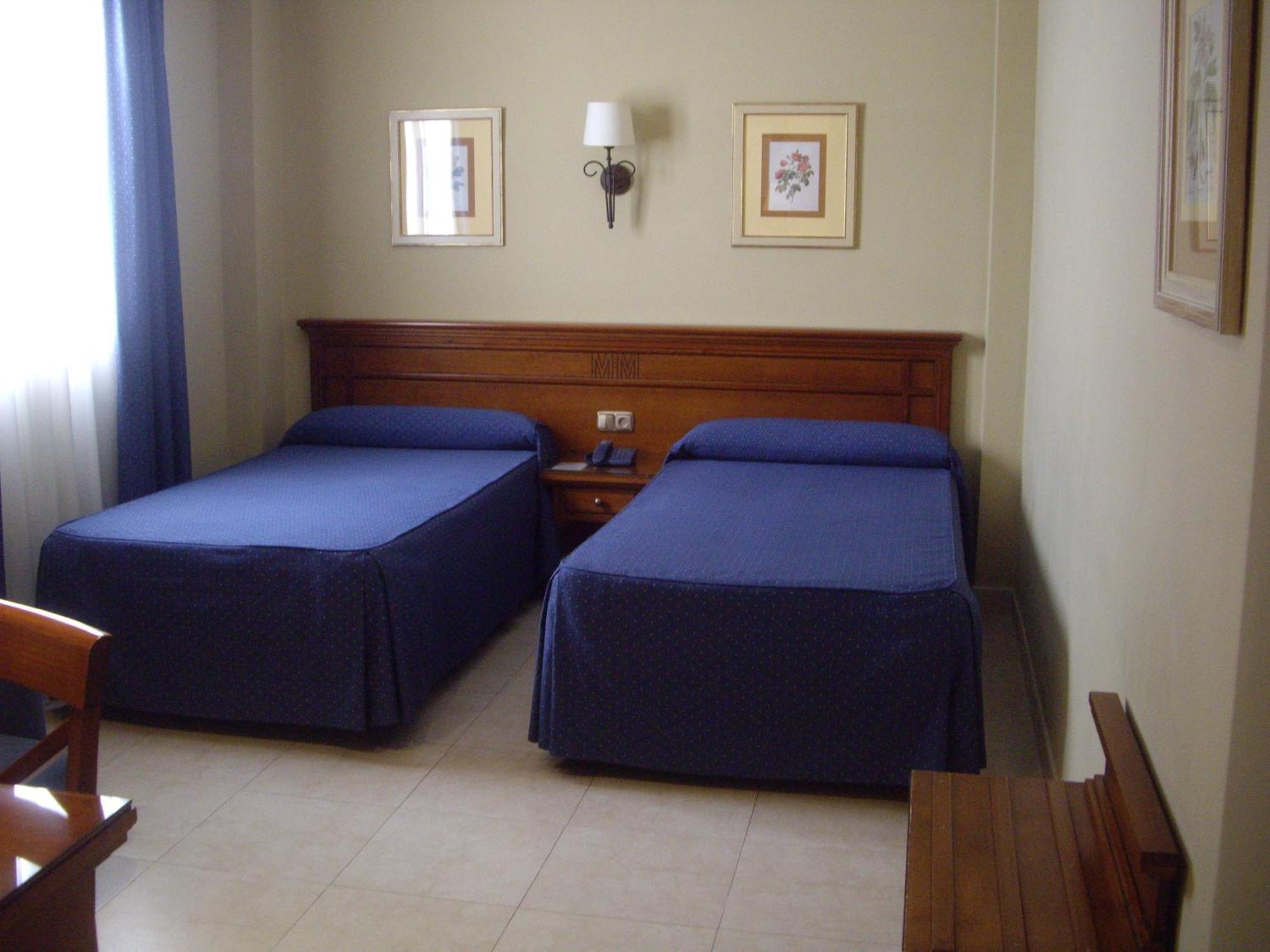 Hotel Manolo Mayo Los Palacios Y Villafranca Buitenkant foto